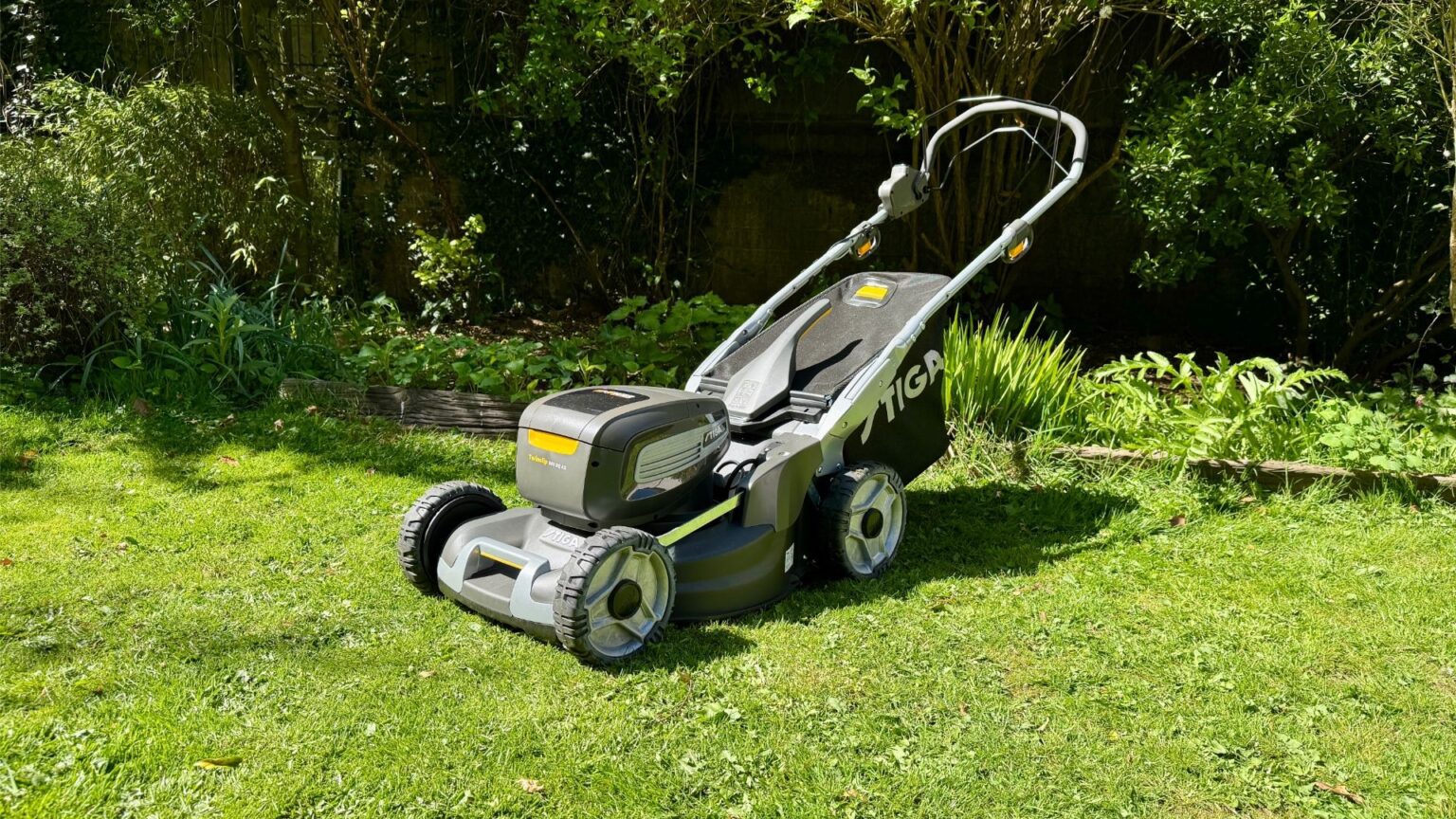 Why a Cordless Lawn Mower Is Perfect for Modern Gardening
